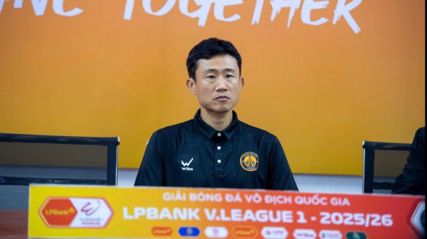HLV Choi Won-kwon muốn Thanh Hóa vô địch V-League, HLV Đà Nẵng lại chỉ mong trụ hạng