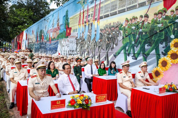 Bích họa 'Việt Nam tươi đẹp' của Công an TP.HCM xác lập kỷ lục lớn nhất Việt Nam