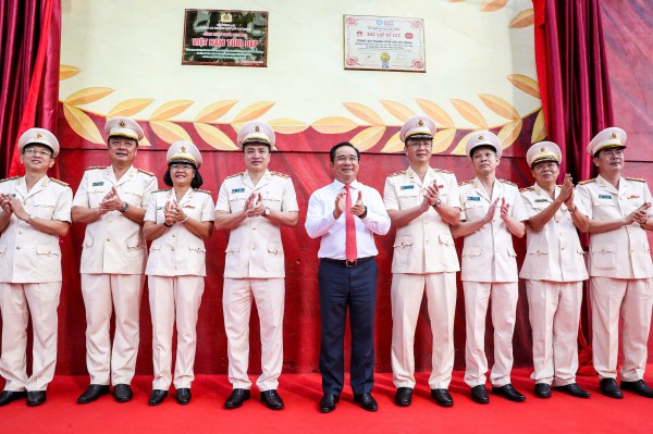 Bích họa 'Việt Nam tươi đẹp' của Công an TP.HCM xác lập kỷ lục lớn nhất Việt Nam