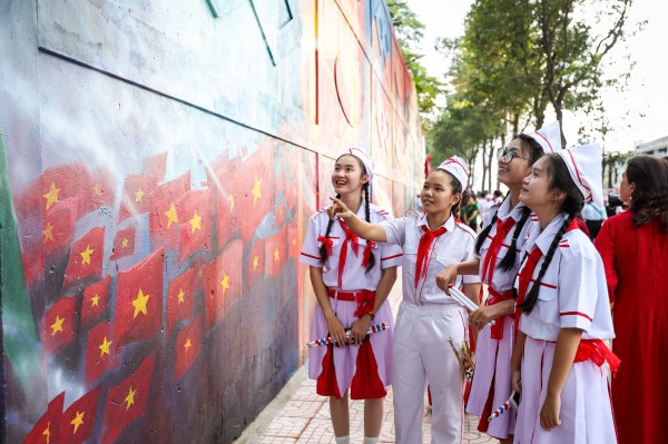 Bích họa 'Việt Nam tươi đẹp' của Công an TP.HCM xác lập kỷ lục lớn nhất Việt Nam