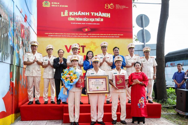 Bích họa 'Việt Nam tươi đẹp' của Công an TP.HCM xác lập kỷ lục lớn nhất Việt Nam