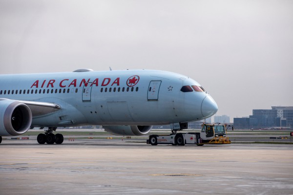 Hãng hàng không lớn nhất Canada dừng mọi hoạt động vì 10.000 nhân viên đình công