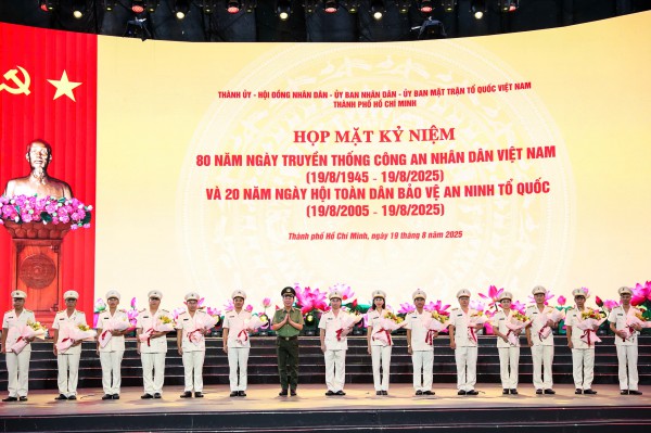 Công an TP.HCM luôn xung kích tuyến đầu bảo vệ bình yên cho nhân dân