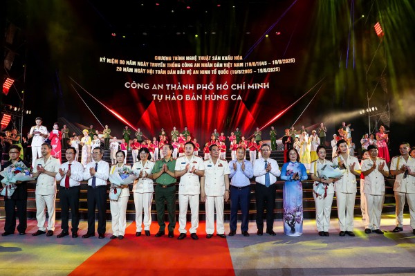 Công an TP.HCM luôn xung kích tuyến đầu bảo vệ bình yên cho nhân dân