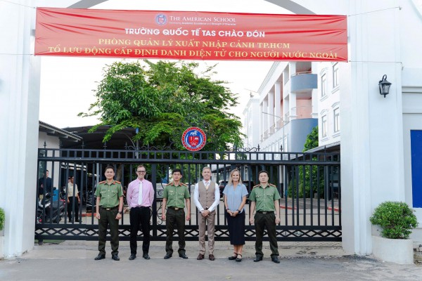 Công an TP.HCM đưa tài khoản định danh điện tử đến gần với người nước ngoài