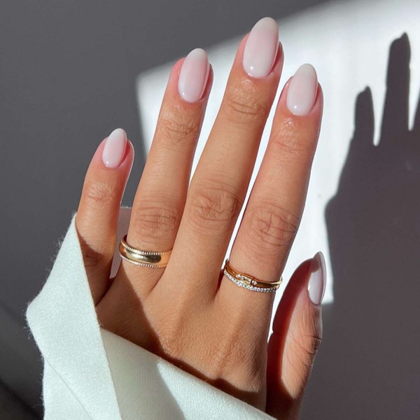 Gam màu nail chuẩn xu hướng mùa thu cho cô nàng tối giản