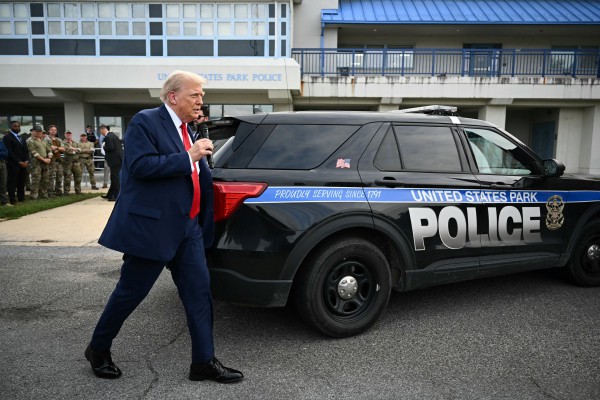 Ông Trump tuyên bố cùng cảnh sát tuần tra thủ đô Washington D.C Ông Trump tuyên bố cùng cảnh sát tuần tra thủ đô Washington D.C
