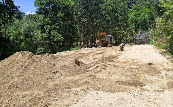 Sông Nước Xa bị 'xẻ thịt' công khai Sông Nước Xa bị 'xẻ thịt' công khai