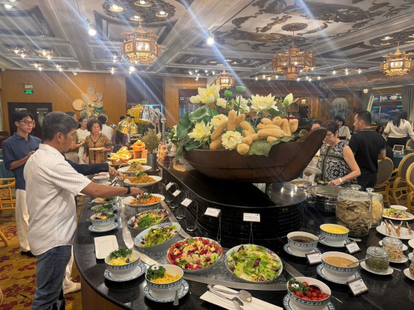 Ngày đầu tháng Vu Lan: Rủ nhau đi ăn chay cho lòng an yên