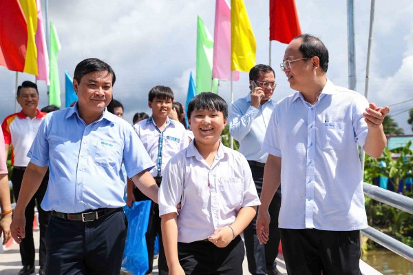 Báo Thanh Niên khánh thành cây cầu hơn 830 triệu đồng ở Cà Mau Báo Thanh Niên khánh thành cây cầu hơn 830 triệu đồng ở Cà Mau