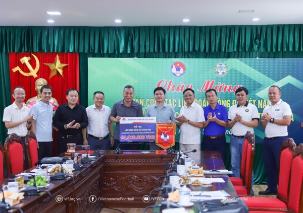 Chủ tịch VFF thăm LĐBĐ Thanh Hóa, mong có thêm tài năng cho đội tuyển quốc gia Chủ tịch VFF thăm LĐBĐ Thanh Hóa, mong có thêm tài năng cho đội tuyển quốc gia