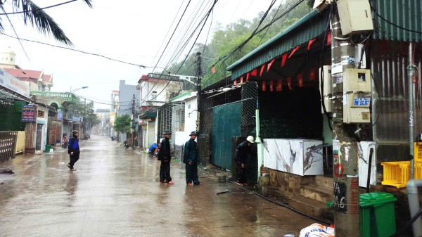 Bão số 5: Ven biển phía nam Thanh Hóa đang mưa rất to, gió giật cấp 9 Bão số 5: Ven biển phía nam Thanh Hóa đang mưa rất to, gió giật cấp 9