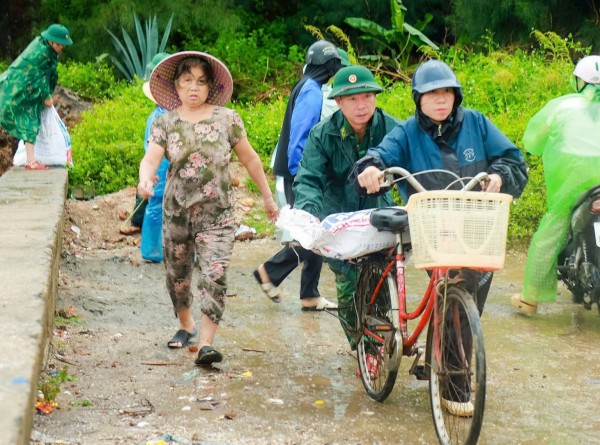 Bão số 5: Nghệ An đang có gió giật kèm mưa lớn Bão số 5: Nghệ An đang có gió giật kèm mưa lớn