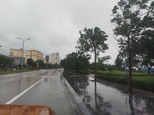 Bão số 5: Nghệ An đang có gió giật kèm mưa lớn Bão số 5: Nghệ An đang có gió giật kèm mưa lớn