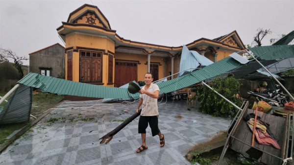 Làng biển ở Hà Tĩnh tan hoang sau bão số 5 Làng biển ở Hà Tĩnh tan hoang sau bão số 5