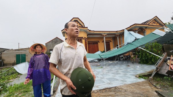 Làng biển ở Hà Tĩnh tan hoang sau bão số 5 Làng biển ở Hà Tĩnh tan hoang sau bão số 5