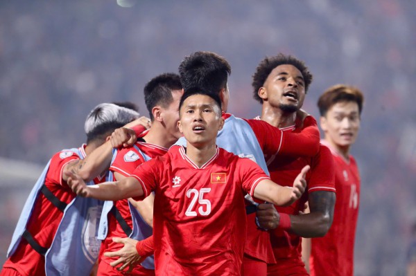 Cơ hội vàng cho những nhân tố mới đội tuyển Việt Nam: HLV Kim Sang-sik giám sát từ xa Cơ hội vàng cho những nhân tố mới đội tuyển Việt Nam: HLV Kim Sang-sik giám sát từ xa