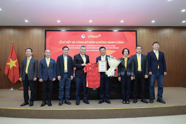 HLV Kim Sang-sik nói bất ngờ về tiền vệ Việt kiều Trần Thành Trung, muốn U.23 Việt Nam phải... HLV Kim Sang-sik nói bất ngờ về tiền vệ Việt kiều Trần Thành Trung, muốn U.23 Việt Nam phải...