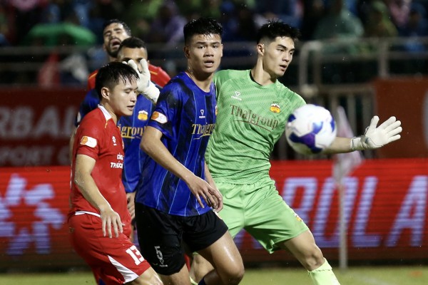 Thủ môn Trung Kiên 'hết phép', HAGL gục ngã trước CLB Công an TP.HCM trong trận thủy chiến Thủ môn Trung Kiên 'hết phép', HAGL gục ngã trước CLB Công an TP.HCM trong trận thủy chiến