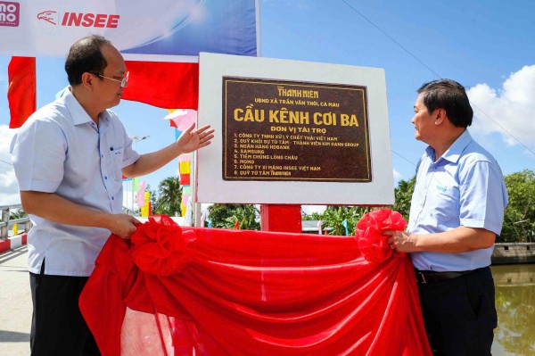 Báo Thanh Niên khánh thành cây cầu hơn 830 triệu đồng ở Cà Mau Báo Thanh Niên khánh thành cây cầu hơn 830 triệu đồng ở Cà Mau