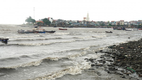 Bão số 5: Ven biển phía nam Thanh Hóa đang mưa rất to, gió giật cấp 9 Bão số 5: Ven biển phía nam Thanh Hóa đang mưa rất to, gió giật cấp 9