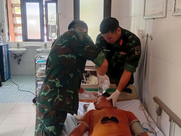 Bệnh xá đảo Trường Sa cấp cứu kịp thời ngư dân bị bỏng mắt Bệnh xá đảo Trường Sa cấp cứu kịp thời ngư dân bị bỏng mắt