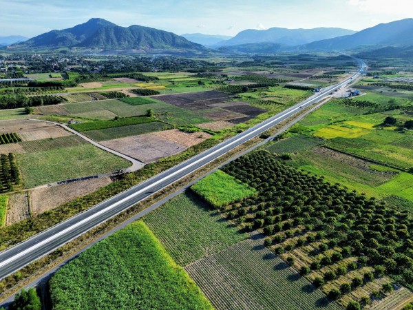 Các dự án cao tốc qua địa bàn Khánh Hòa gặp vướng gì? Các dự án cao tốc qua địa bàn Khánh Hòa gặp vướng gì?