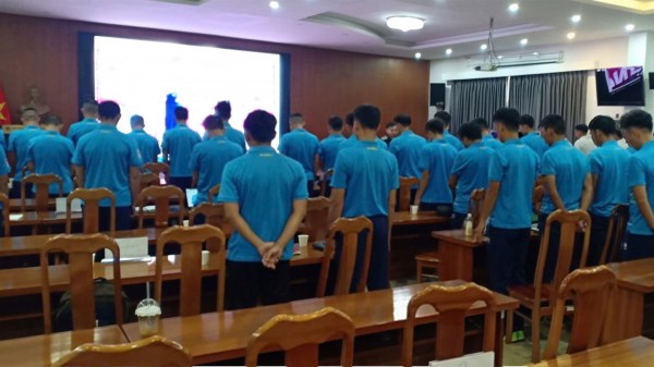Các thầy và đồng nghiệp mặc niệm thương nhớ trọng tài Trần Đình Thịnh: Nơi Còi bạc từng thuộc về… Các thầy và đồng nghiệp mặc niệm thương nhớ trọng tài Trần Đình Thịnh: Nơi Còi bạc từng thuộc về…