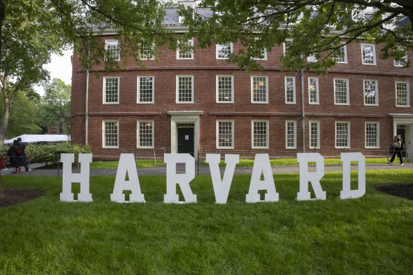 Chính quyền Trump 'ra giá' 500 triệu USD với ĐH Harvard Chính quyền Trump 'ra giá' 500 triệu USD với ĐH Harvard