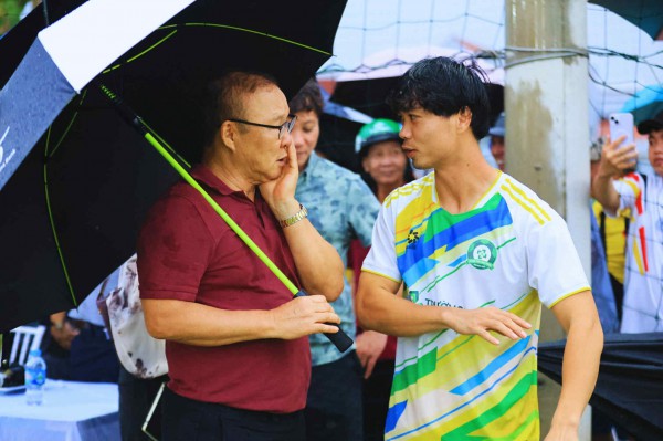 Công Phượng hội ngộ HLV Park Hang-seo Công Phượng hội ngộ HLV Park Hang-seo