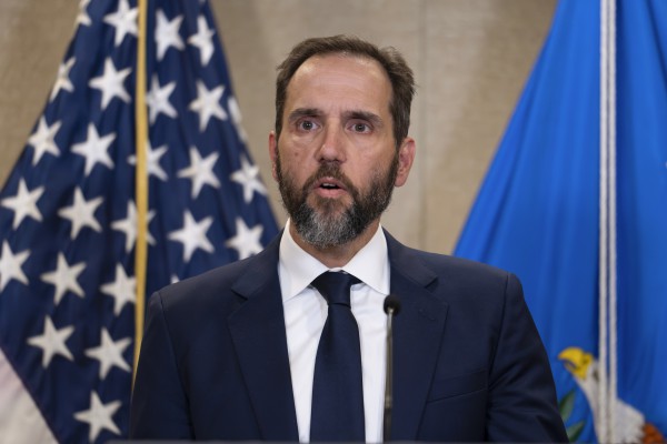 Cựu công tố viên đặc biệt truy tố ông Trump đang bị điều tra Cựu công tố viên đặc biệt truy tố ông Trump đang bị điều tra