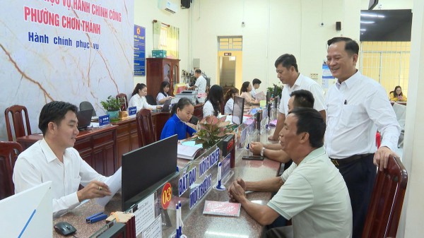 Đồng Nai: Xây dựng chính quyền thân thiện với '4 xin, 4 luôn và 5 không' Đồng Nai: Xây dựng chính quyền thân thiện với '4 xin, 4 luôn và 5 không'
