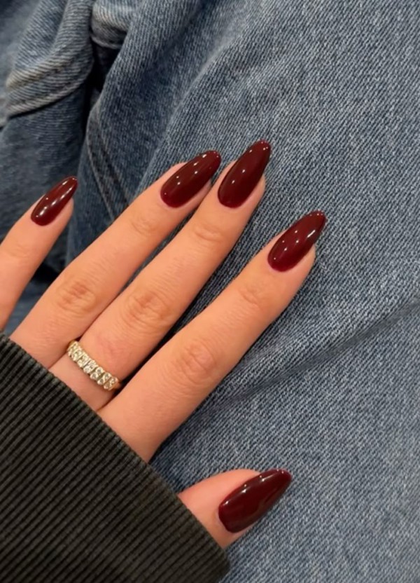 Gam màu nail chuẩn xu hướng mùa thu cho cô nàng tối giản