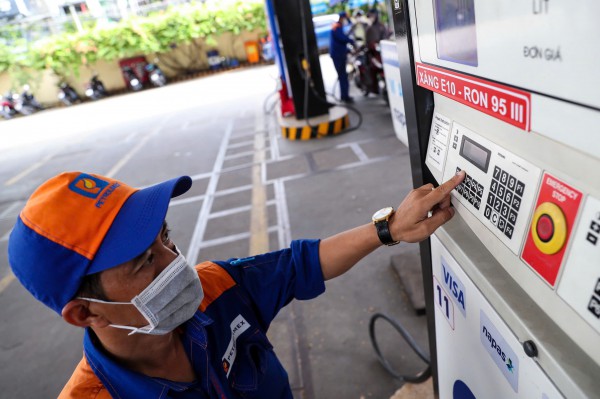 Giá xăng dầu hôm nay 20.8.2025: Xăng trong nước đổi chiều tăng?