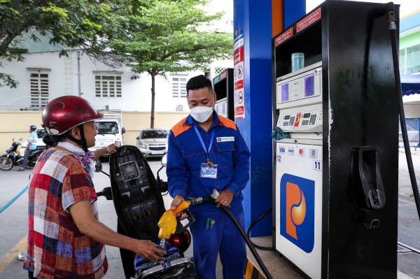 Giá xăng dầu hôm nay 21.8.2025: Bật tăng trước giờ điều hành giá trong nước