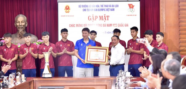 HLV Kim Sang-sik và U.23 Việt Nam được trao tặng Bằng khen của Thủ tướng, Bộ trưởng nói lời xúc động HLV Kim Sang-sik và U.23 Việt Nam được trao tặng Bằng khen của Thủ tướng, Bộ trưởng nói lời xúc động