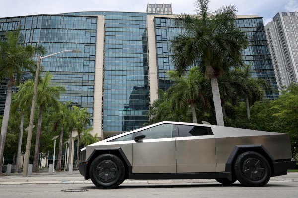 Không quân Mỹ muốn mua xe Tesla làm bia tập bắn Không quân Mỹ muốn mua xe Tesla làm bia tập bắn