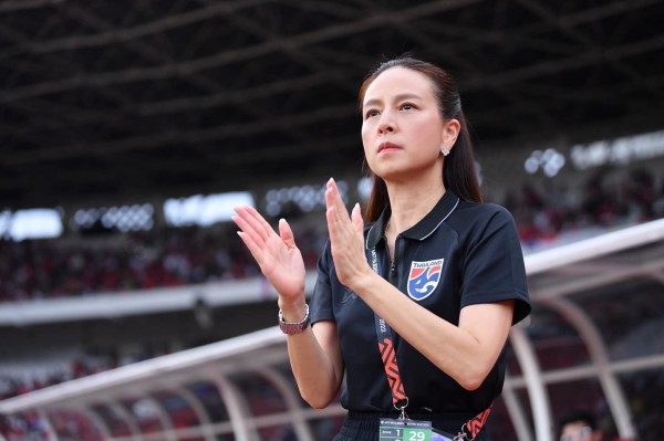 Madam Pang chơi lớn, bóng đá Thái Lan có công nghệ hiện đại nhất thế giới Madam Pang chơi lớn, bóng đá Thái Lan có công nghệ hiện đại nhất thế giới