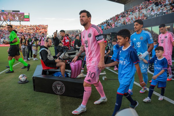 Messi gia hạn Inter Miami đến năm 41 tuổi, sở hữu đội bóng cùng David Beckham