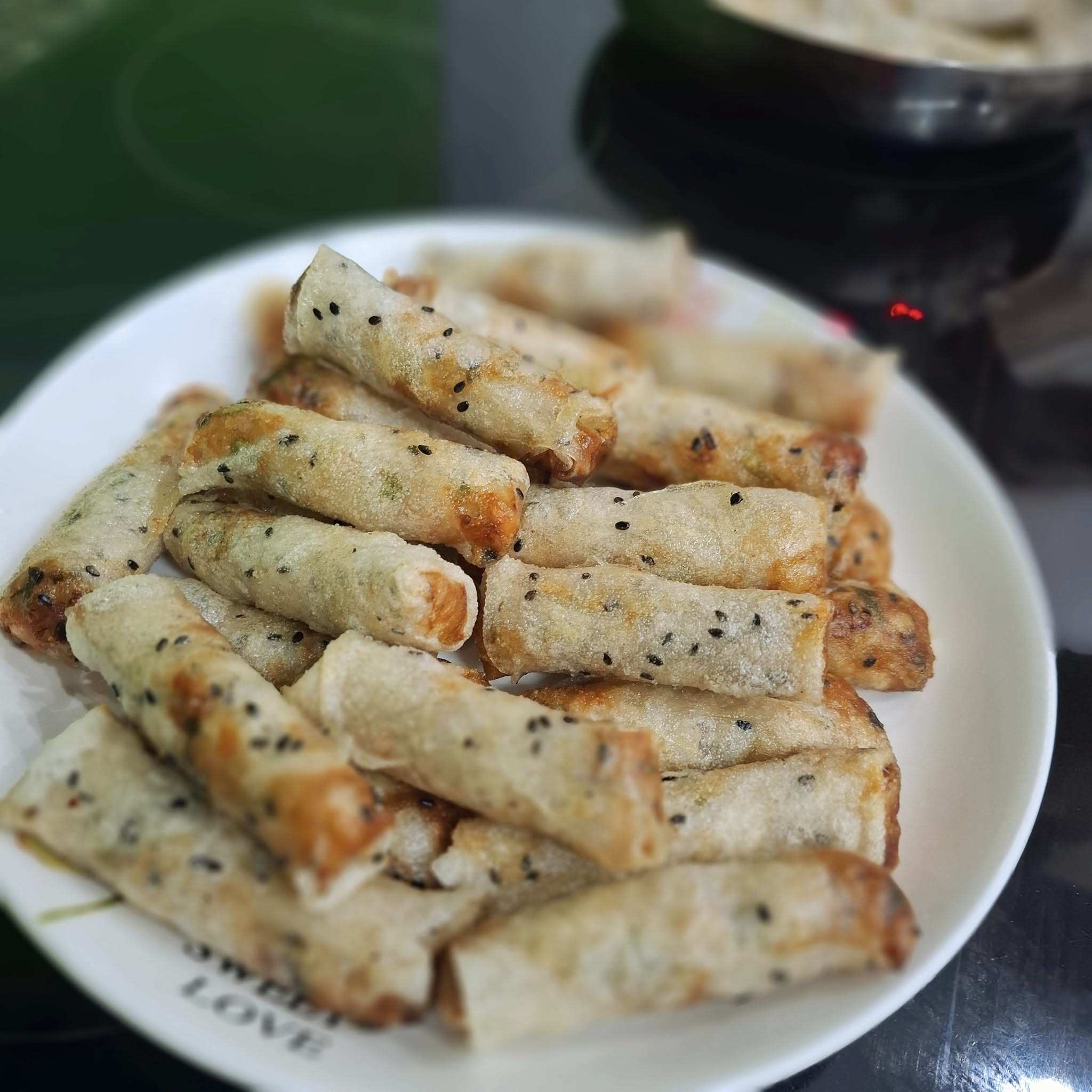 Món ngon giòn rụm từ nguyên liệu dân dã, giá cực rẻ