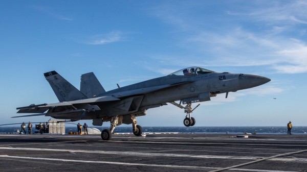 Mỹ mất tiêm kích F/A-18E của tàu sân bay ngoài khơi Virginia Mỹ mất tiêm kích F/A-18E của tàu sân bay ngoài khơi Virginia