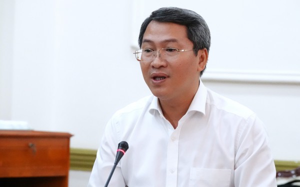 Phó chủ tịch phường Sài Gòn ngồi 2 giờ ký 1.000 bản sao y giấy tờ