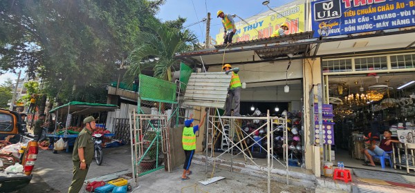 Phường Bình Tân ở TP.HCM 'dẹp loạn' lấn chiếm vỉa hè