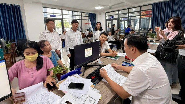TP.HCM: Chủ tịch UBND cấp xã được ủy quyền cho công chức thực hiện chứng thực TP.HCM: Chủ tịch UBND cấp xã được ủy quyền cho công chức thực hiện chứng thực