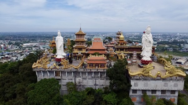 TP.HCM: Phường Đông Hòa có ngôi chùa cổ 413 năm tuổi nằm chót vót trên đỉnh núi