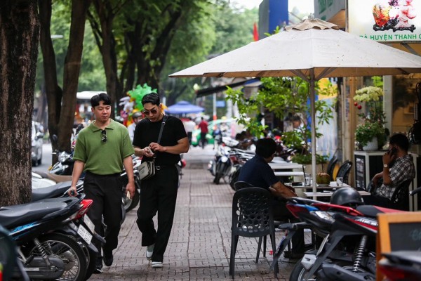 TP.HCM ngưng thu phí vỉa hè, chuẩn bị đề án quản lý mới TP.HCM ngưng thu phí vỉa hè, chuẩn bị đề án quản lý mới