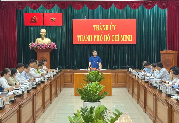 Thành ủy TP.HCM yêu cầu không tổ chức văn nghệ, không nhận hoa chúc mừng đại hội Thành ủy TP.HCM yêu cầu không tổ chức văn nghệ, không nhận hoa chúc mừng đại hội