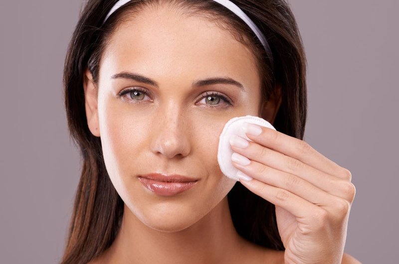 Thói quen tẩy trang sai cách khiến da lão hóa nhanh hơn
