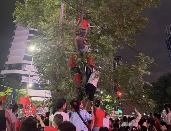'Thông chốt' diễu binh ở Hà Nội: Đừng lặp lại những hình ảnh xấu xí 'Thông chốt' diễu binh ở Hà Nội: Đừng lặp lại những hình ảnh xấu xí