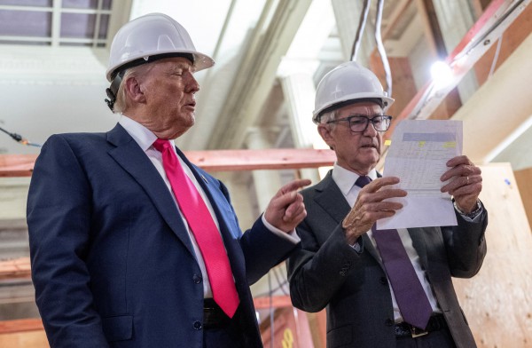 Tổng thống Trump đang cân nhắc kiện Chủ tịch Fed